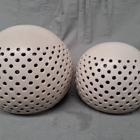BOXED K BY KELLY HOPPEN SET OF 2 INDOOR OUTDOOR ORBS 25CM AND 30CM IN TAUPE