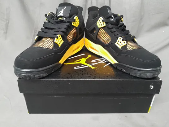 BOXED PAIR OF NIKE AIR JORDAN 4 RETRO SHOES IN BLACK/YELLOW UK SIZE 10