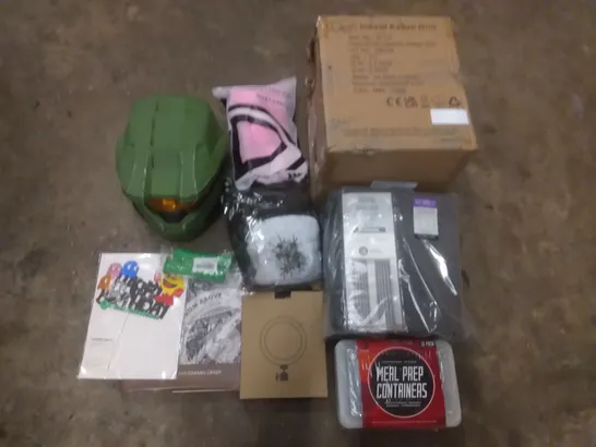 PALLET OF ASSORTED ITEMS INCLUDING INDOOR KEBAB GRILL, MEAL PREP CONTAINERS, HALO MASTER CHIEF HELMET, PENCIL PLEAT CURTAINS, SPORT HARNESS, SMALL LED RING LIGHT 