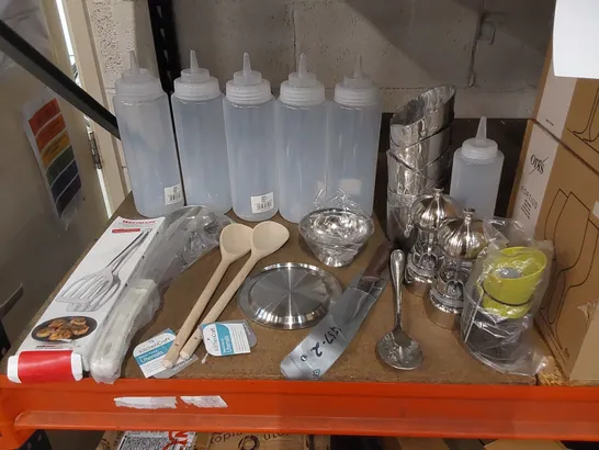 LOT OF ASSORTED CATERING AND DINING PRODUCTS, INCLUDES; SQUEEZE BOTTLES,  UTENSILS, PRESENTATION CUP, PLASTIC CUPS ETC