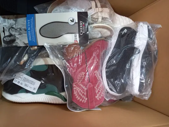 BOX OF APPROXIMATELY 15 ASSORTED PAIRS OF SHOES AND FOOTWEAR ITEMS IN VARIOUS STYLES AND SIZES TO INCLUDE DUO MEI ZU YUAN, STQ KIDS, ETC