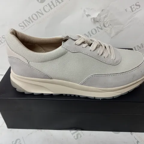 BOXED PAIR OF NATURALIZER PLATFORM TRAINERS IN GREY - SIZE 7