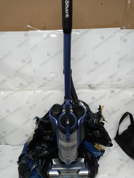 SHARK CORDLESS UPRIGHT VACUUM 