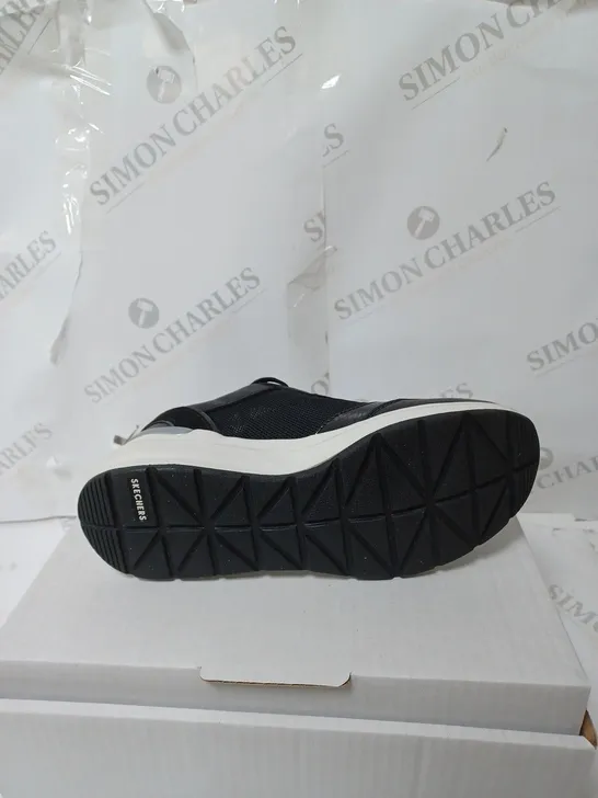 BOXED PAIR OF SKECHERS BILLION TRAINERS IN BLACK UK SIZE 4