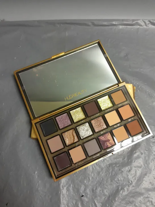 BOXED HUDA BEAUTY EM(POWER)ED EYESHADOW PALLETE