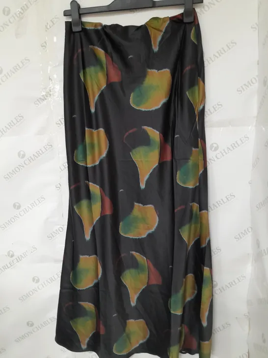 COLLUSION MAXI SKIRT IN BLACK SIZE 12