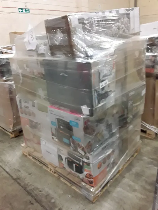 PALLET OF APPROXIMATELY 26 UNPROCESSED RAW RETURN HOUSEHOLD AND ELECTRICAL GOODS TO INCLUDE;