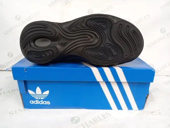 BOXED PAIR OF ADIDAS ADIFOM Q SHOES IN BLACK UK SIZE 9