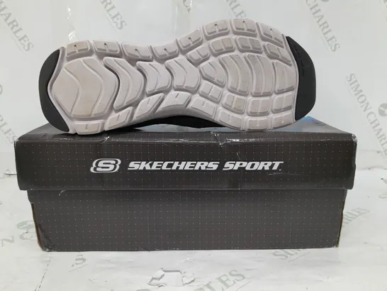 BOXED PAIR OF SKETCHER FLEX ADVANCED TRAINERS IN BLACK MENS SIZE 8