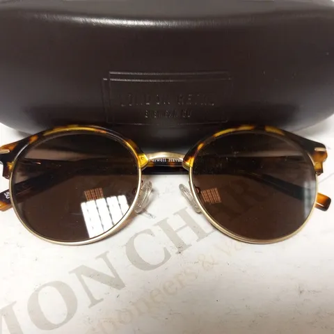 BOXED PAIR OF LONDON RETRO SUNGLASSES