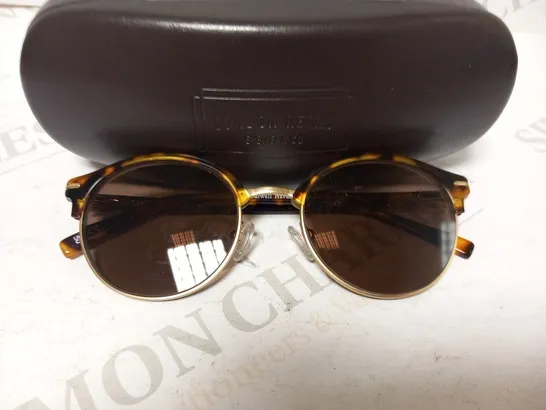 BOXED PAIR OF LONDON RETRO SUNGLASSES