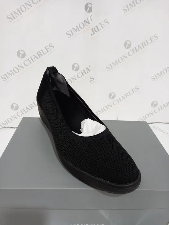 BOXED VIONIC JACEY SLIP-ON SHOES IN BLACK SIZE 7