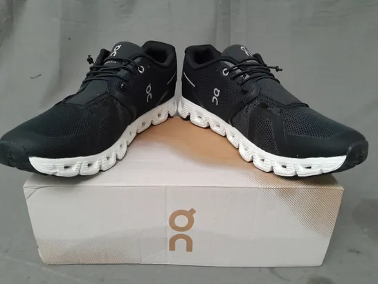 BOXED PAIR OF ON CLOUD 5 SHOES IN BLACK UK SIZE 9