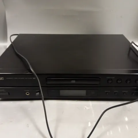 TEAC CD-P1260 CD PLAYER WITH LCD AND MP3 PLAYBACK