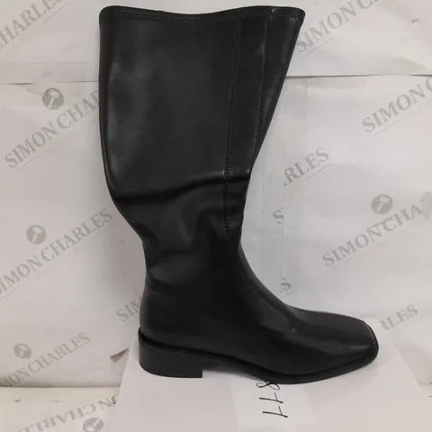 BOXED PAIR OF FIONA KNEE HIGH BOOTS IN BLACK - SIZE 39