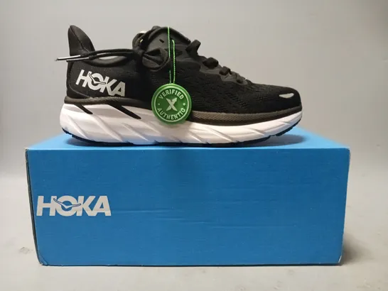 BOXED PAIR OF HOKA CLIFTON 8 SHOES IN BLACK/WHITE UK SIZE 6