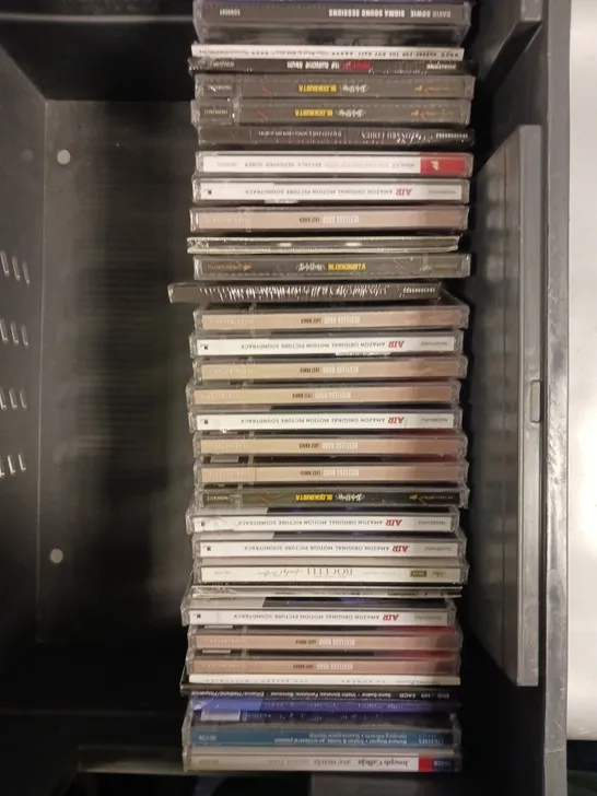 APPROXIMATELY 30 ASSORTED CD ALBUMS TO INCLUDE AIR, BOCELLI, THE CORONAS ETC 