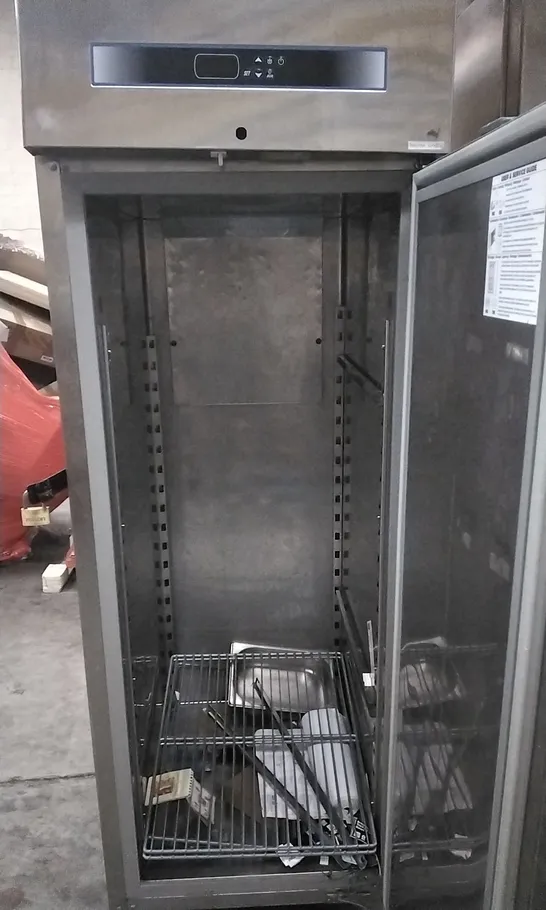 SINGLE COMMERCIAL FRIDGE/CHILLER F. PLUS TN 70