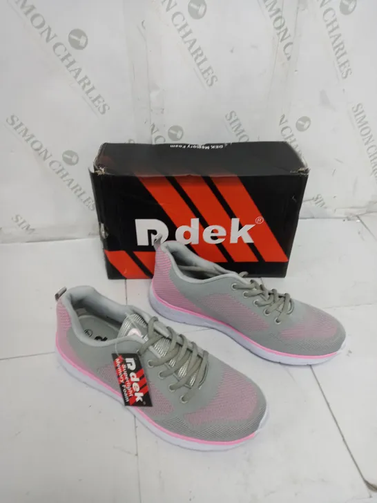 BOXED PAIR OF RDEK FOX MEMORY FOAM 5 EYE LACE TRAINER SIZE 7