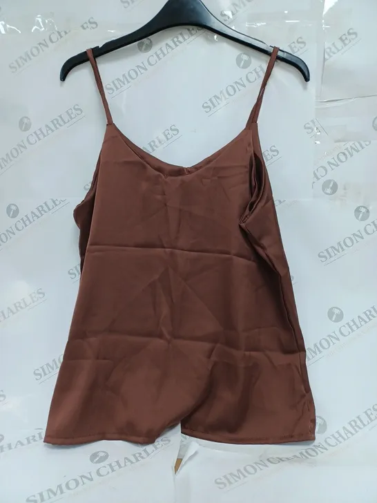 BROWN SPAGHETTI TRAPS TANK TOP