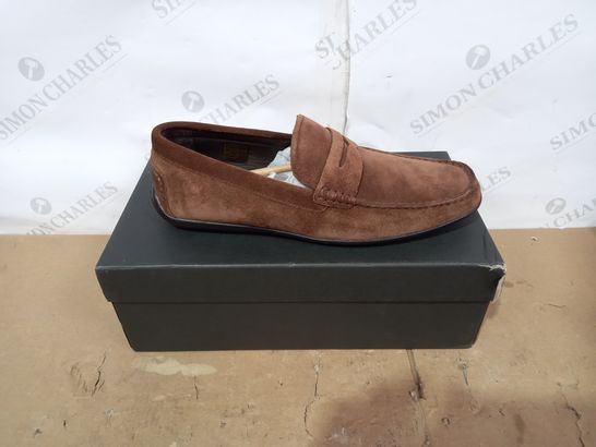 BOXED PAIR OF JOHN WHITE BROWN SHOES SIZE 43