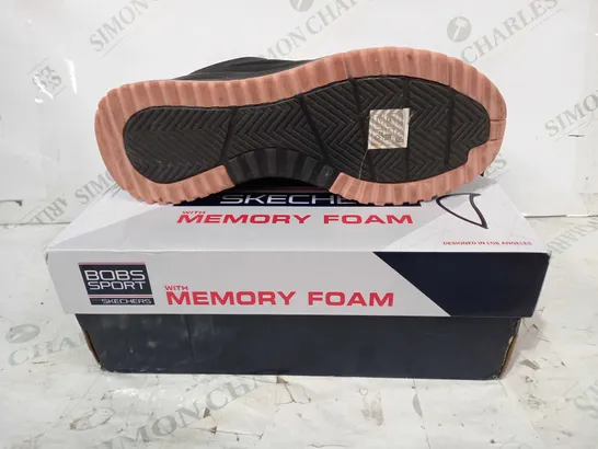 BOXED PAIR OF SKECHERS BOBS MEMORY FOAM SHOES IN BLACK/PINK UK SIZE 5.5