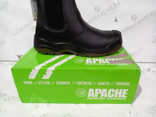 BOXED PAIR OF APACHE INDUSTRIAL WORKWEAR BOOTS IN BLACK UK SIZE 6