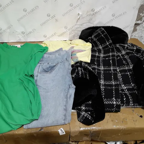 BOX OF ASSORTED WOMENS CLOTHING TO INCLUDE COATS, TOPS, JEANS ETC