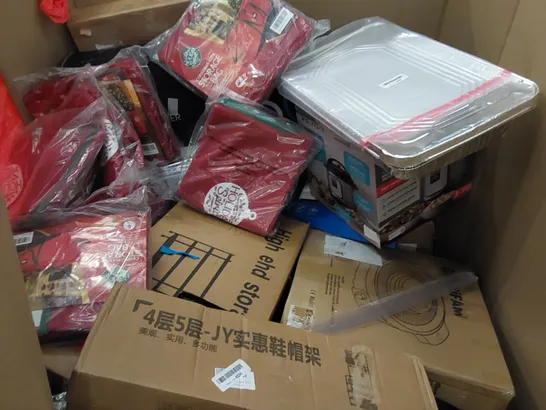 PALLET OF ASSORTED ITEMS INCLUDING: AIR FRYER, ELECTRIC BLANKET, PILLOWS, CHRISTMAS STORAGE BAG, OUTDOOR CHRISTMAS DECORATIONS 