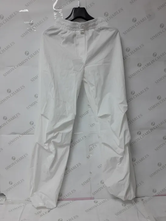 PRETTYLITTLETHING SHELL TOGGLE DRAWSTRING RUCHED CARGO TROUSERS IN WHITE SIZE 6