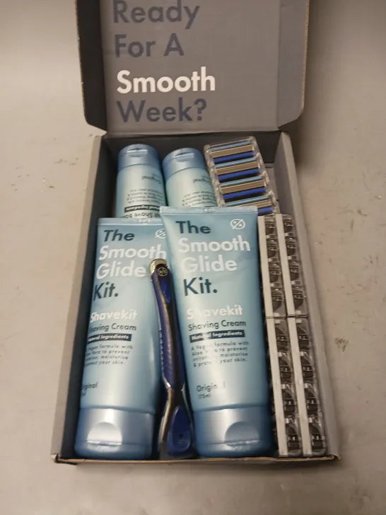 BOXED THE SMOOTH GLIDE SHAVING KIT 