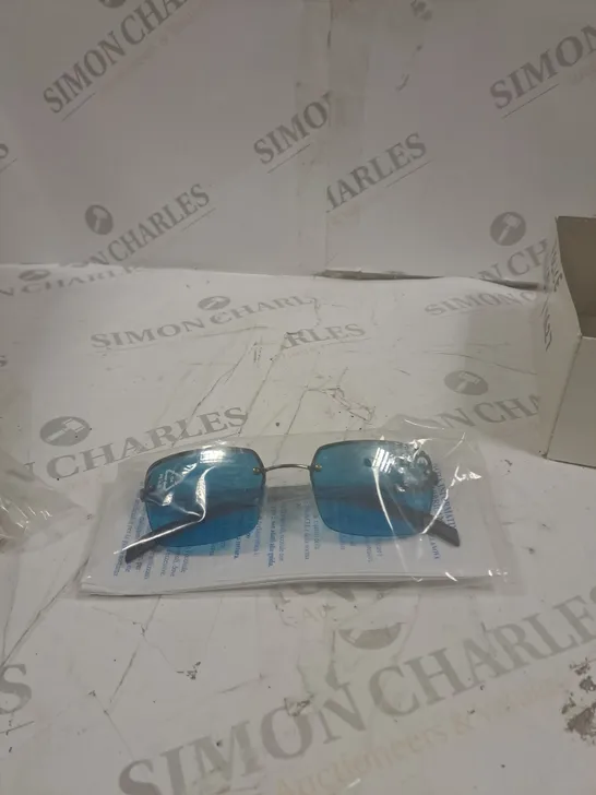 BOX OF 5 ASSORTED SUNGLASSES 