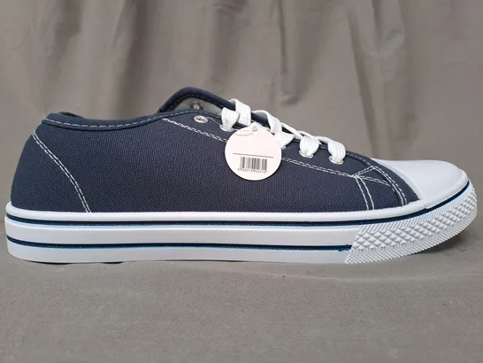 BOXED PAIR OF URBAN JACKS SHOES IN NAVY SIZE 8