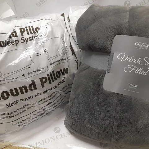 LOT OF 2 HOUSEHOLD ITEMS TO INCLUDE COZEE HOME VELVET SOFT GREY THROW & SOUND PILLOW SLEEP SYSTEM 