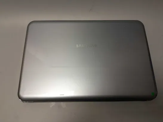 SAMSUNG NP-X520 LAPTOP