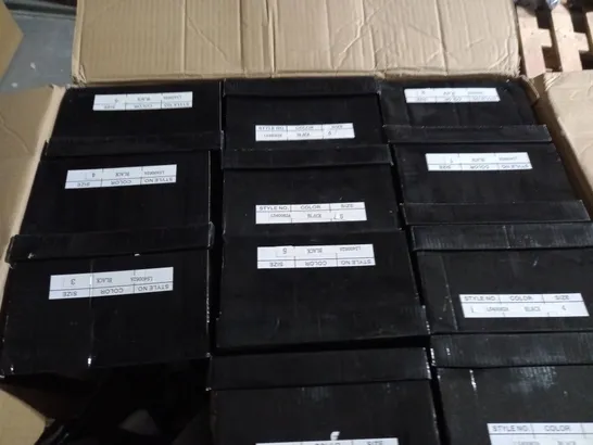 APPROXIMATELY 11 BOXED PAIRS OF MODA CLASS BLACK SHOES IN VARIOUS SIZES TO INCLUDE SIZE 5