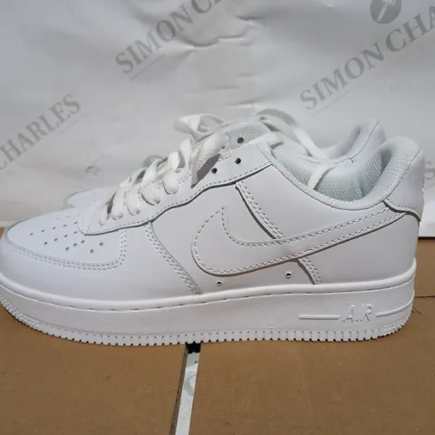 BOXED PAIR OF NIKE AIR FORCE 1 IN WHITE SIZE 6