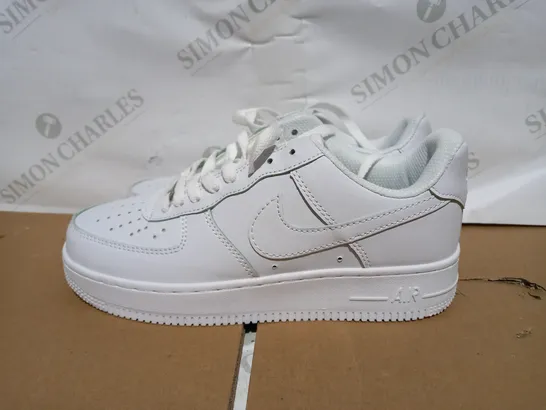 BOXED PAIR OF NIKE AIR FORCE 1 IN WHITE SIZE 6