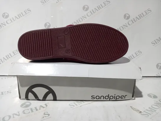 BOXED PAIR OF SANDPIPER SLIPPERS IN WINE COLOUR SIZE 6