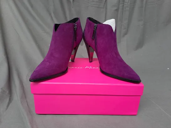 BOXED PAIR OF DANNII MINOGUE UPTOWN SUEDE BOOTS IN PURPLE UK SIZE 4