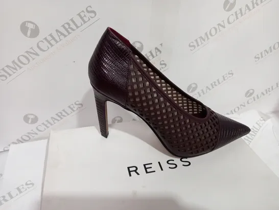 BOXED REISS CLOVER LIZARD STYLE POMEGRANATE COLOURED HEELS - SIZE 6