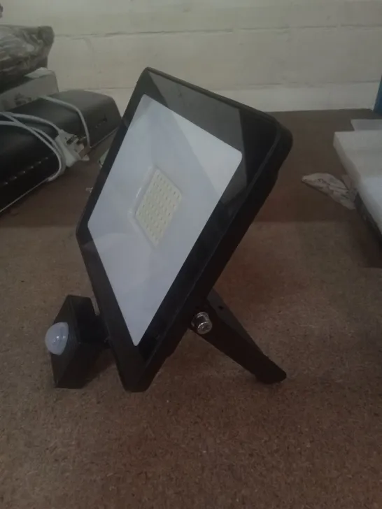 LUTEC MOTION SENSOR LIGHT