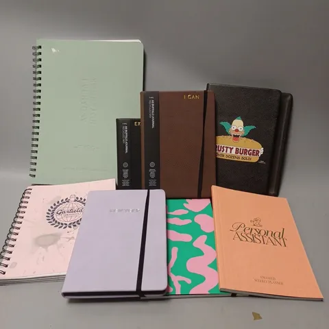 APPROXIMATELY 25 ASSORTED TYPO DIARIES, JOURNALS, NOTEBOOKS TO INCLUDE GARFIELD UNIVERSITY A5 CAMPUS NOTEBOOK, A6 BUFFALO JOURNAL, A4 EVERYDAY NOTEBOOK 