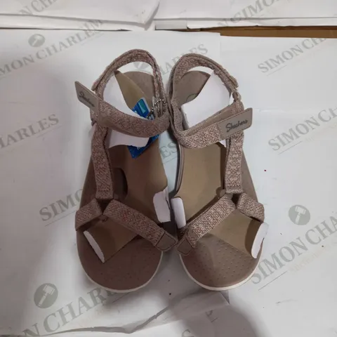 BOXED PAIR OF SKECHERS RAGGAE SANDALS IN TAUPE - SIZE UK 6