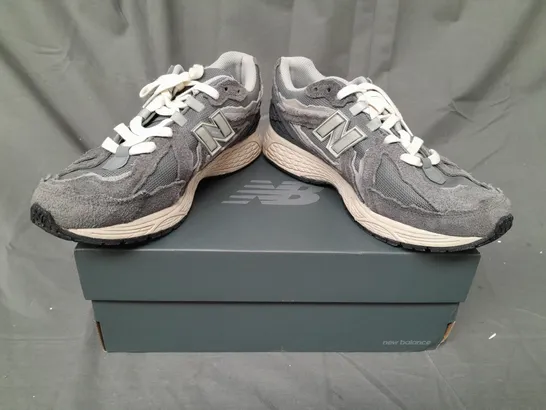 BOXED PAIR OF  NEW BALANCE TRAINERS IN GREY UK SIZE 10