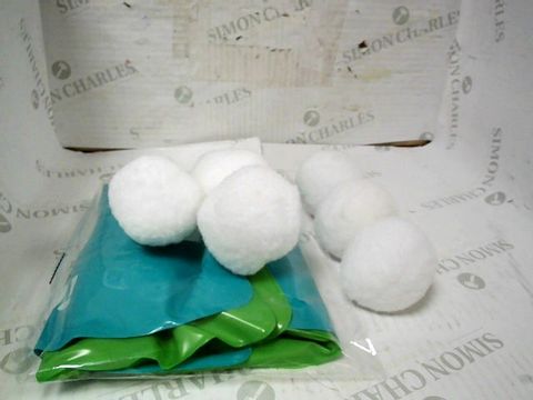 LOT OF 12 SETS OF 2 GREEN AND BLUE COLOUR SHIELD AND WHITE COLOUR 6 SNOW BALLS SIZE 45X30 CM