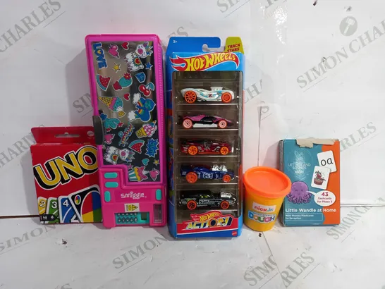 BOX OF APPROX 25 ASSORTED TOYS TO INCLUDE - HOT WHEELS ACTION CAR TOYS - UNO CARD GAME - NICK JR READY STEADY DOUGH ECT