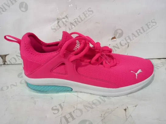 BOXED PAIR OF PUMA TRAINERS IN PINK UK SIZE 6