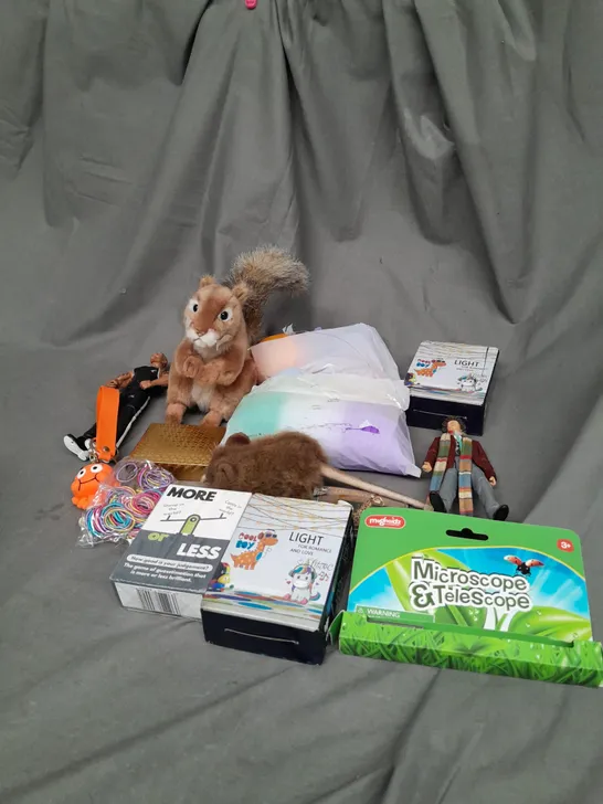 APPROXIMATELY 10 ASSORTED TOYS AND GAMES TO INCLUDE ACTION FIGURES, TEDDIES AND MICROSCOPE