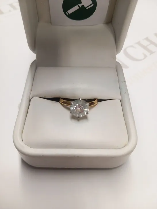 DESIGNER 18CT GOLD SOLITAIRE RING SET WITH A DIAMOND WEIGHING +1.56CT